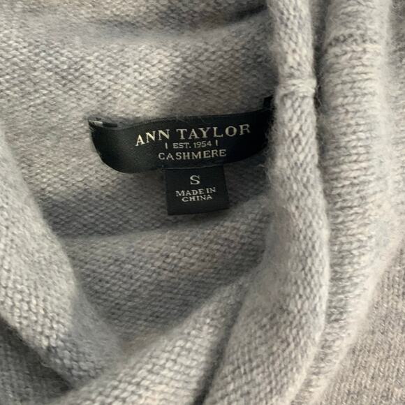 Ann Taylor Cashmere Sweater size small - Picture 2 of 6